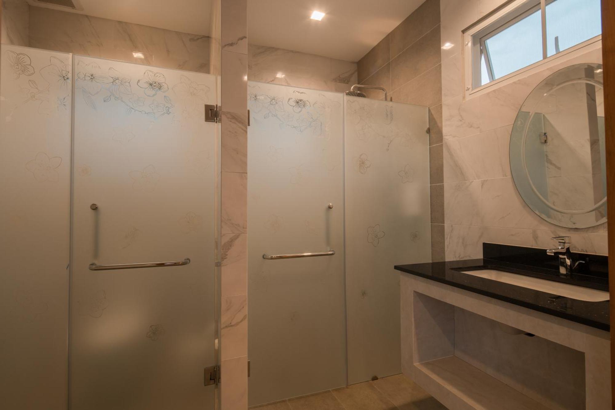 Phuket La Siesta Pool Villas & Pool Access Rooms Nai Harn エクステリア 写真